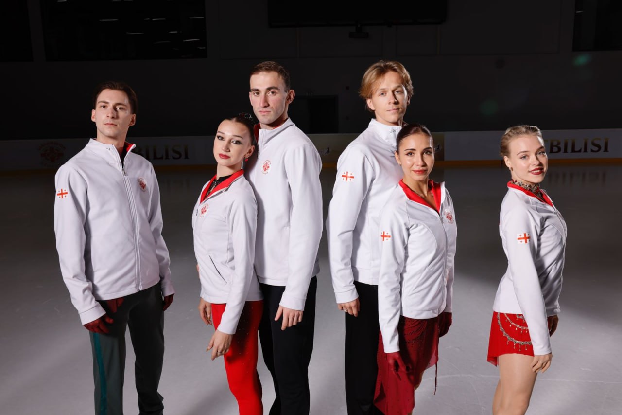 Грузинские фигуристы включаются в борьбу за медали чемпионата Европы в Англии ЧЕ по фигурному катанию пройдет в Шеффилде с 14 по 18 января Это последнее крупное соревнование для фигуристов перед февральской Олимпиадой в Милане В турнире примут участие спортивные пары Лука Берулава Анастасия Метелкина и Диана Дэвис Глеб Смолкин Ника Эгадзе Анастасия Губанова Sputnik Грузия Telegram Сайт VK OK Дзен MAX
