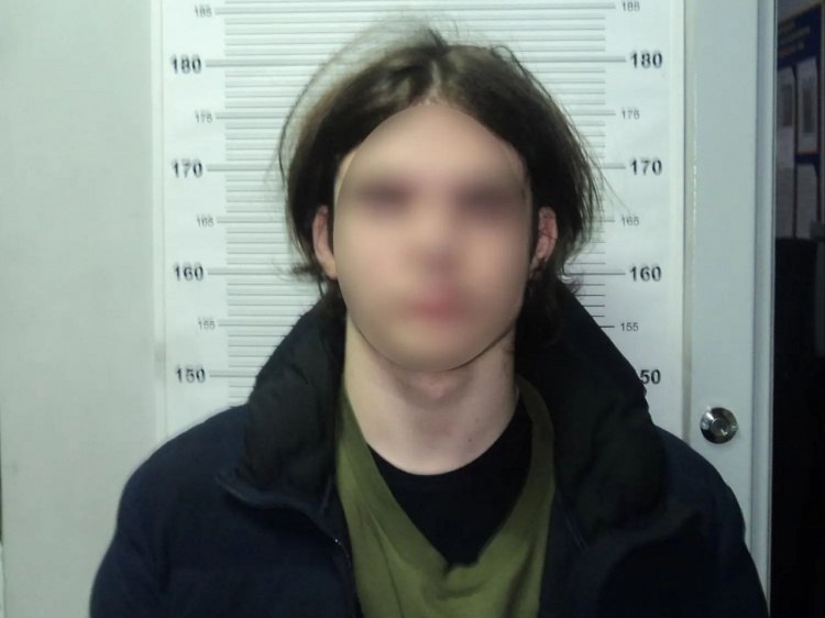 В Волгограде 18 летнего парня подозревают в причинении смертельных травм знакомому В Волгограде 18 летнего молодого человека задержали по подозрению в причинении знакомому травмы от которой тот скончался Уголовное дело возбуждено по факту обнаружения тела 43 летнего жителя Краснооктябрьского района Как сообщили в ГУ МВД по региону специалисты указали на криминальный характер смерти В ходе расследования разработали предварительную версию случившегося Группа молодых людей и знакомые родителей одного из них проводили время в квартире В какой то момент погибший поссорился с подозреваемым Тот не сдержался полез в драку Он не рассчитал силу удара и мужчина получил серьезную травму головы Смерть наступила на месте Если вину молодого человека докажут ему будет грозить лишение свободы на срок до десяти лет Подробнее на Волжский ру   www volzsky ru index php wx 16 wx2 82990 ВолжскийРу волжский vlz