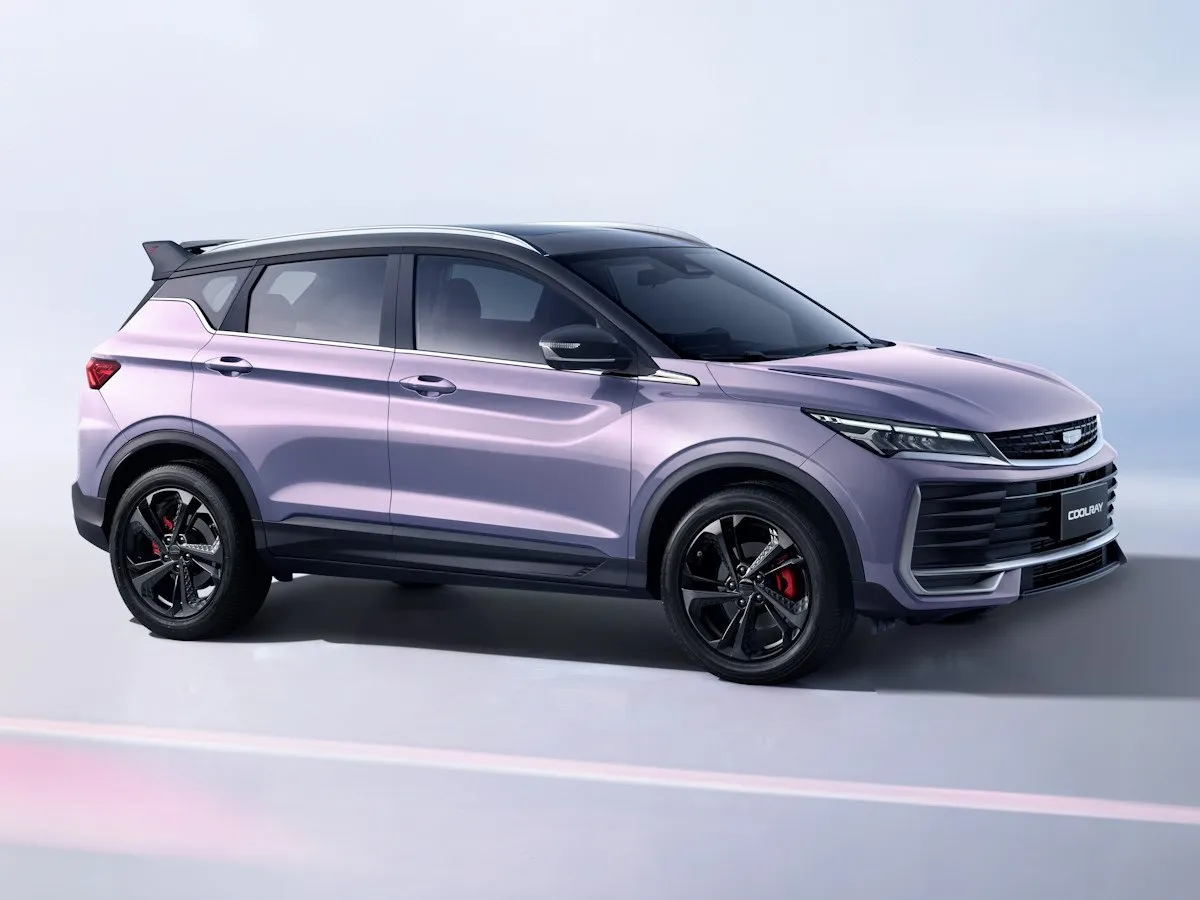 Кроссовер Geely Coolray в ближайшее время вернётся на российский рынок сообщила пресс служба марки Продажи модели были остановлены осенью прошлого года а вернётся кроссовер уже в обновлённом виде с дизайном как у белорусского Белджи Х50 Автомобиль предложат с турбомотором 1 5 147 л с и 7 ступенчатой роботизированной коробкой Цены пока не объявлены Этот канал можно читать в МАХ