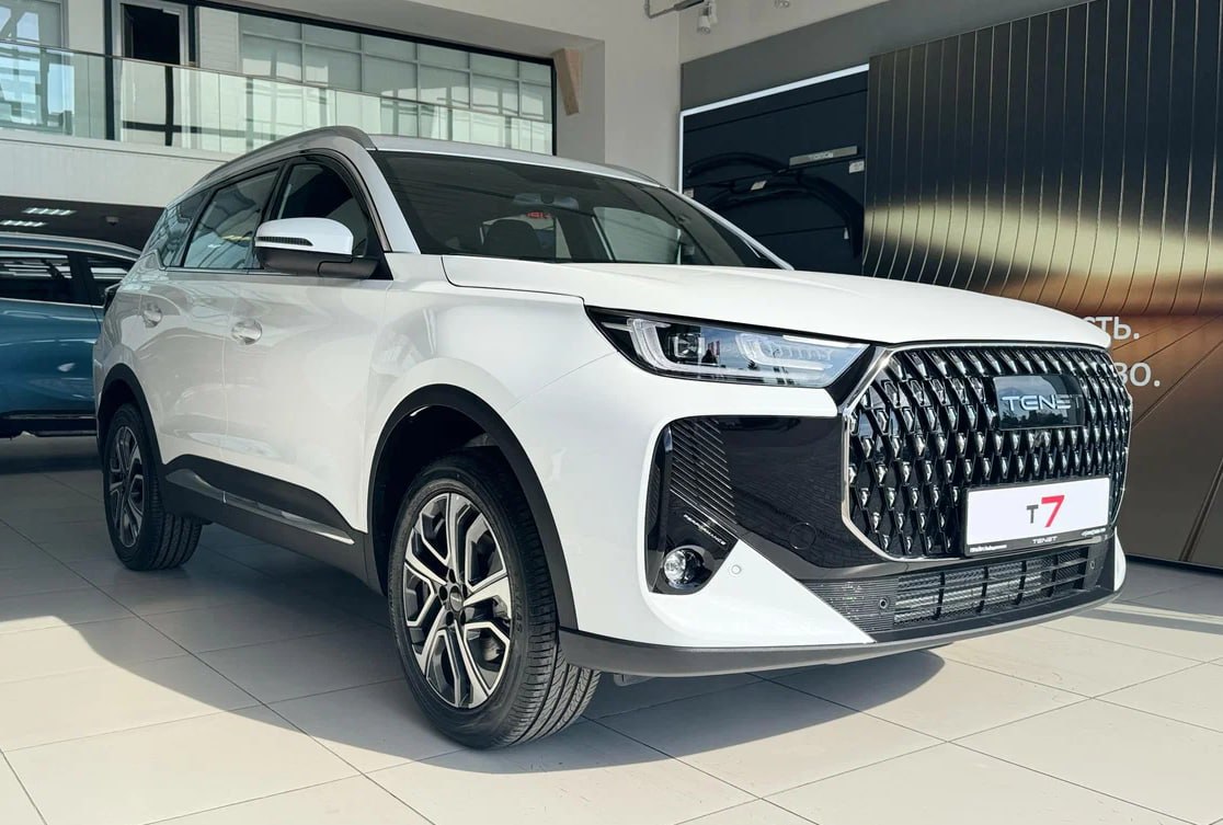 Tenet T7 лишили полноприводной топ версии Кроссоверу Tenet T7 убрали комплектацию Ultra 4WD которая стоила 3 230 000 рублей и продержалась на рынке меньше месяца Также на кроссовер стала действовать прямая скидка 50 000 рублей autonews youtube