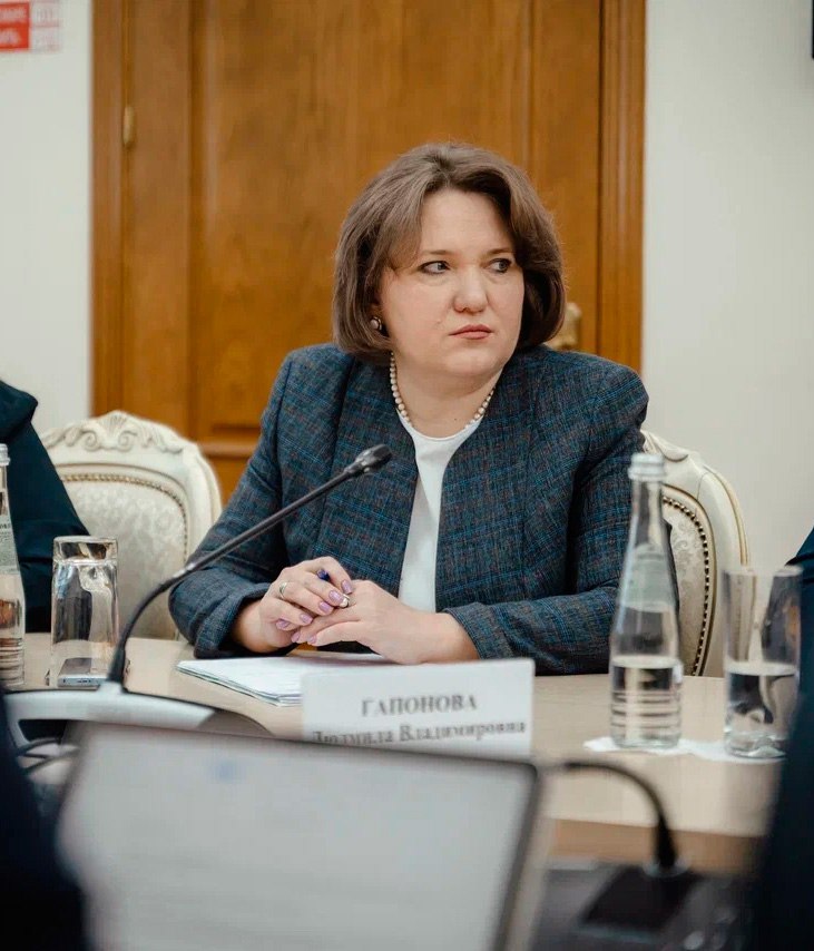 Людмила Гапонова 11 июля по собственному желанию покидает пост заместителя министра финансов и бюджетного контроля Курской области. В последнее время она исполняла обязанности министра, сообщили в региональном Правительстве. Сейм Курская область