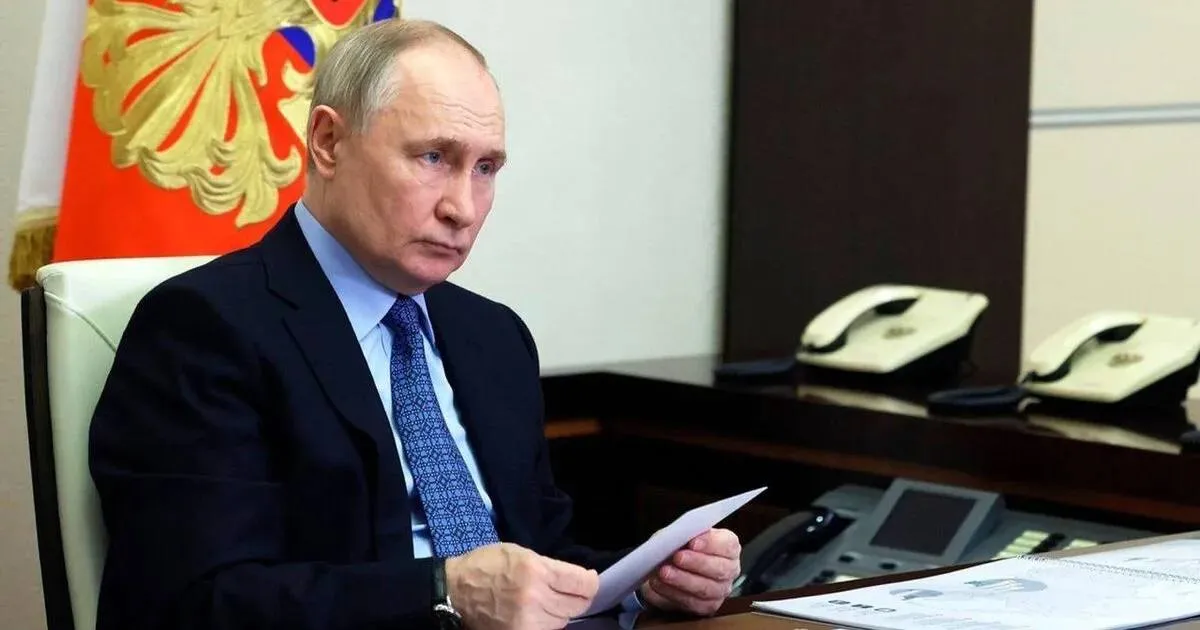 Владимир Путин поручил Правительству РФ снизить документационную нагрузку на работников бюджетной сферы особенно в здравоохранении и образовании Кремль НАШ МАХ       ПОДПИСАТЬСЯ Наш МАХ       НАШИ НОВОСТИ ВКонтакте НАШИ НОВОСТИ ПОДПИСАТЬСЯ