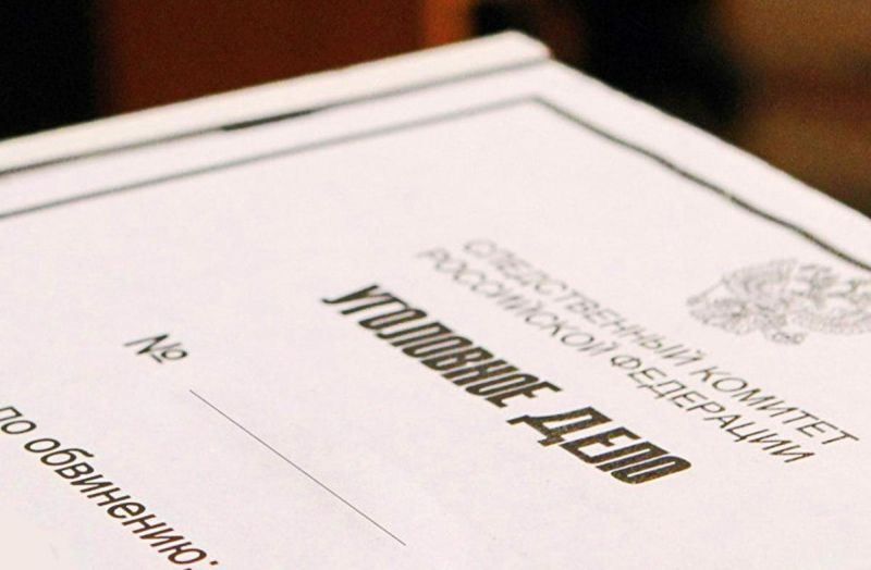 На Камчатке девять иностранцев пойдут под суд за подделку документов В Петропавловске Камчатском сотрудники полиции и краевого управления ФСБ России задержали девять иностранных граждан подозреваемых в подделке патентов передает РАИ КАМЧАТКА ИНФОРМ В ходе проверки документов при подаче заявлений на продление разрешительных документов девять граждан Республики Узбекистан предъявили подложные чеки ордера об оплате патентов Сумма каждого фиктивного платежа составляла от 32 до 45 тысяч рублей Действия иностранцев имеют признаки преступления предусмотренного ч 5 ст 327 УК РФ подделка изготовление или оборот поддельных документов государственных наград штампов печатей или бланков В отношении задержанных возбуждены уголовные дела Каждому из фигурантов грозит до шести месяцев ареста КАМЧАТКА ИНФОРМ новости Камчатки в Telegram Фоторепортажи и эксклюзивные материалы на kamchatinfo com НАПИСАТЬ НАМ