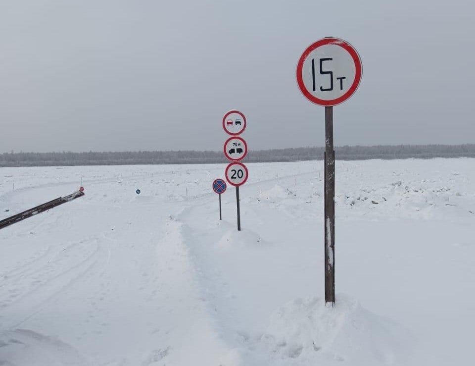 Грузоподъемность повысили на двух ледовых переправах в Якутии  Движение автомобилей до 15 тонн разрешили на автозимниках через реку Алдан  «Усть-Мая – Эльдикан» и через реку Амгу на участке «Амга — Усть-Мая – Эльдикан – Югоренок».