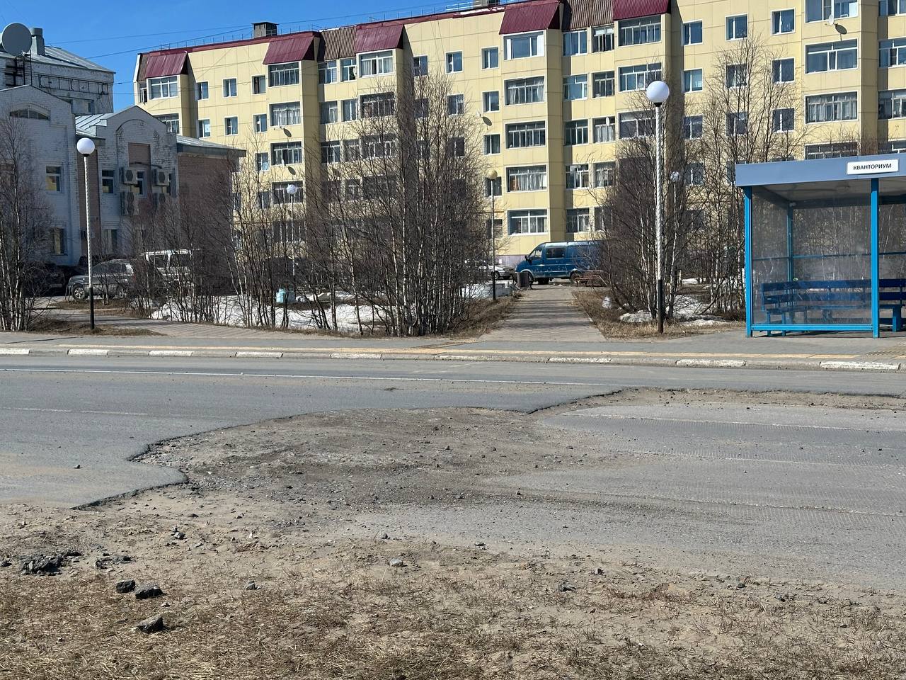 Работы по текущему ремонту автомобильной дороги общего пользования местного значения по ул. им. В.И. Ленина выполнит ООО "Ривьера"  из г. Нарьян-Мар  Генеральный директор Завиша Владимир Анатольевич  Цена контракта 4 944 728,77 ₽ . Срок исполнения 30.09.2025 г.