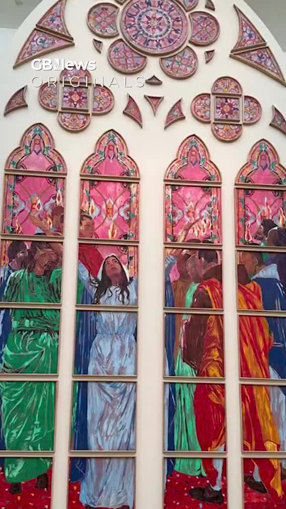 Франция заменит витражи Нотр Дама на современные работы