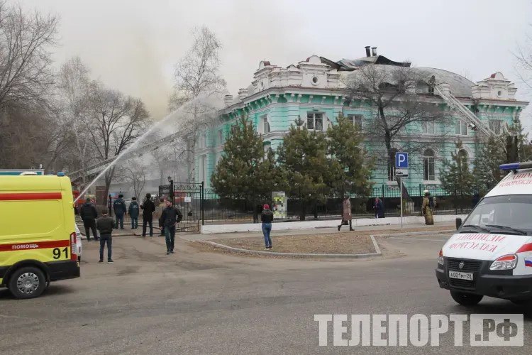 Ремонт горевшего здания кардиоцентра в Благовещенске намерены начать в 2026 году В столице Приамурья продолжается масштабная реставрация исторических зданий Особое внимание уделяют объектам в центре города В числе приоритетных задач реконструкция здания областного краеведческого музея Работы начнутся зимой Сейчас активно идет реставрация других знаковых объектов Уже на 80 готово здание областного суда Там сейчас монтируют архитектурную подсветку Близится к завершению ремонт в старинном здании на улице Амурской где в будущем планируем открыть музей пожарной охраны Продолжается обновление здания областного военкомата Продолжение ТЕЛЕПОРТ РФ здесь все об Амурской области Написать нам