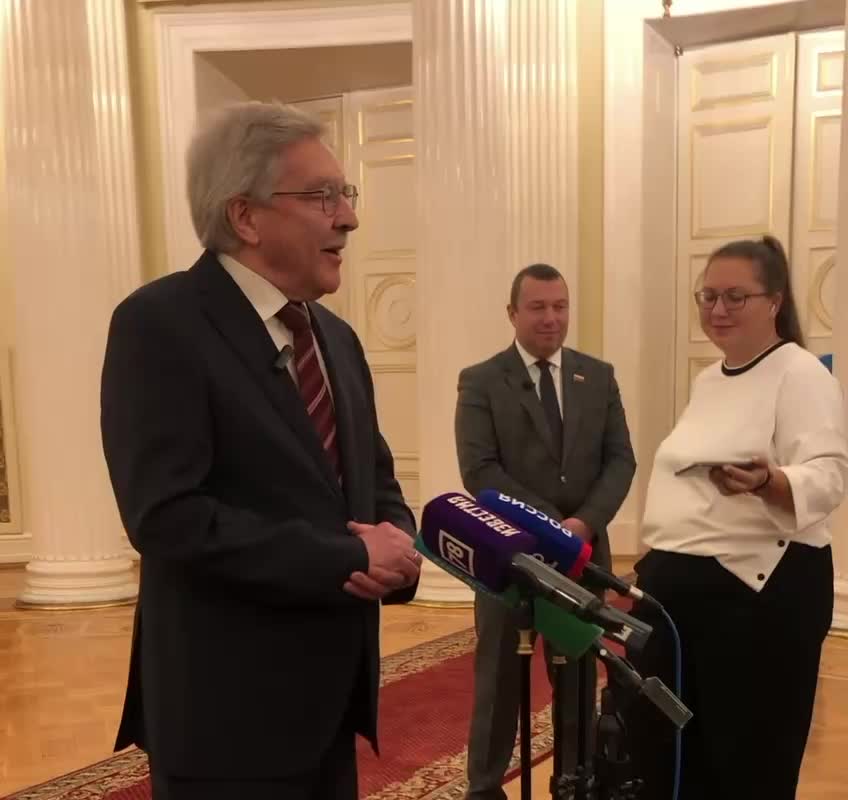 Петербургский парламент продолжает обсуждение законопроектов о местном самоуправлении и социальных преференциях