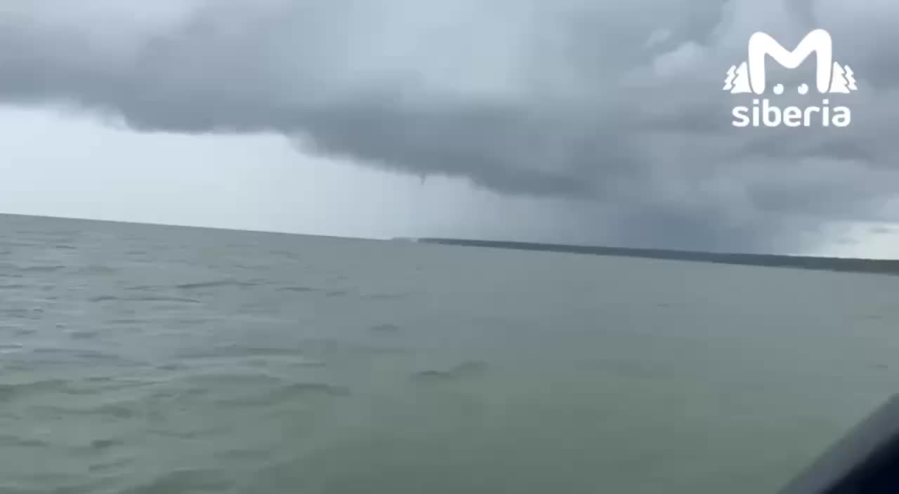 Смерч над Обским морем удивил жителей Новосибирской области