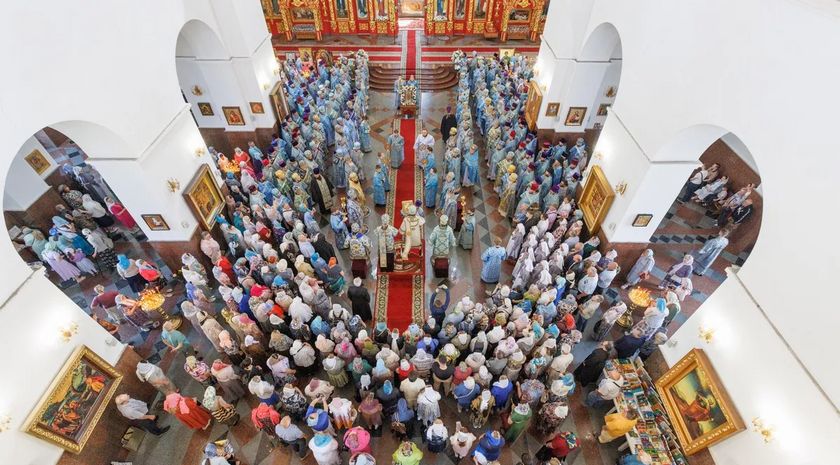 Торжества в честь 120-летия явления Пресвятой Богородицы собрали в Луганске более 200 иереев ⁠ Более 200 священнослужителей и восемь архиереев собрали в Луганске торжества в честь 120-летия явления Пресвятой Богородицы старцу Филиппу  Горбенко . Об этом ЛИЦ рассказал клирик Луганского храма священномученика Киприана и мученицы Иустины, руководитель отдела по взаимодействию со СМИ и пресс-службы Луганской Епархии протоиерей Николай Шкондин.  В праздник Луганской иконы Божией Матери, в 120-летие явления Ея во граде Луганске, во Владимирском кафедральном соборе Луганска была совершена Божественная литургия, которую возглавил Высокопреосвященнейший Митрофан, митрополит Горловский и Славянский в сослужении митрополита Луганского и Алчевского Пантелеимона, митрополита Северодонецкого и Старобельского Никодима, митрополита Донецкого ...  Подробнее>>>