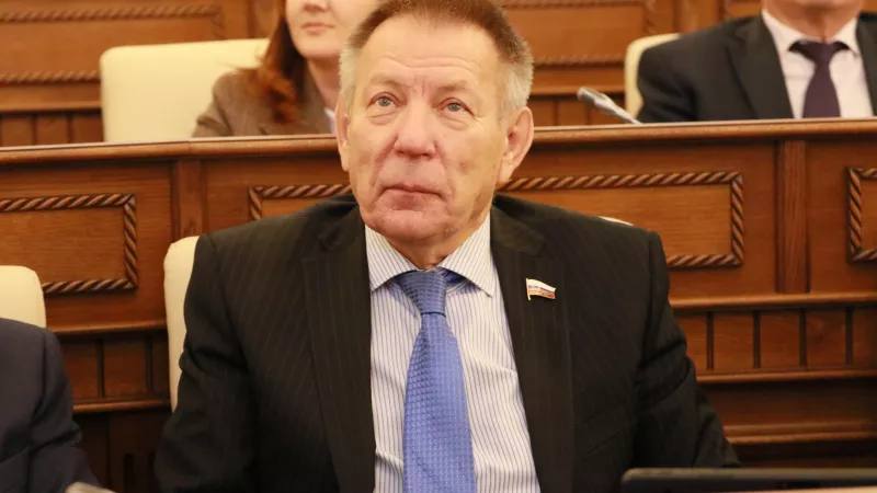 ТОЛК новости Барнаула Алтайского края и Республики Алтай Пропавший в Москве экс депутат Госдумы Николай Герасименко найден живым Экс парламентарий может страдать деменцией и это могло привести к его пропаже отмечают федеральные издания в том числе Известия Напомни что о пропаже Герасименко 25 декабря сообщили в добровольческом поисково спасательном отряде ЛизаАлерт Напомним что Николай Герасименко является уроженцем села Верх Суетка Алтайского края Доктор медицинских наук заслуженный врач РФ Избирался депутатом Госдумы от нашего региона в 1995 1999 2003 2007 2011 и 2016 подробнее на канале ТОЛК новости Барнаула Алтайского края и Республики Алтай