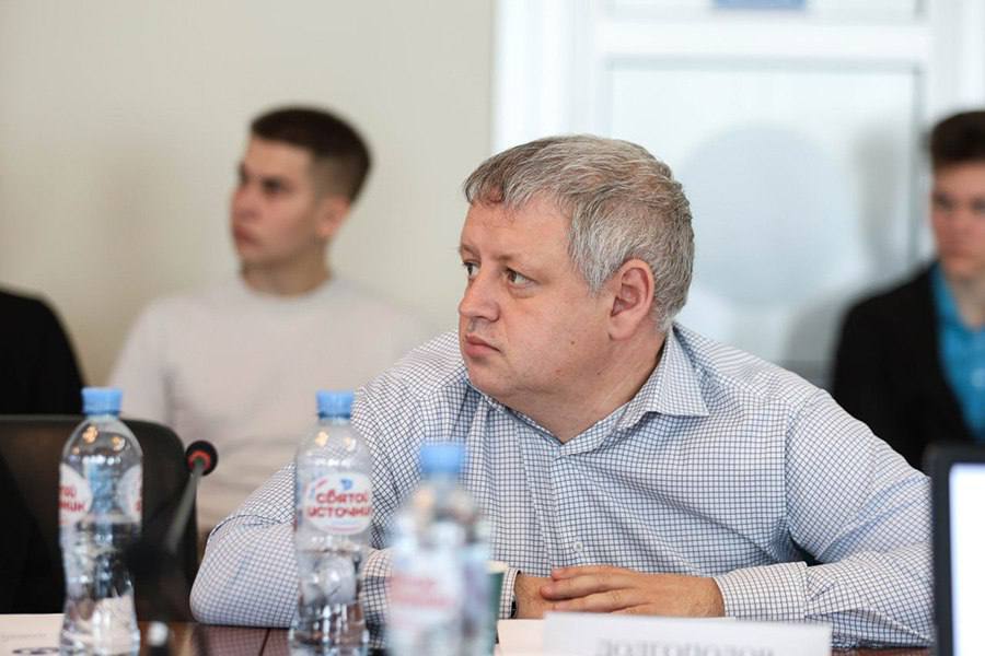 Какие изменения в российском законодательстве ждут представителей бизнеса в 2026 году С 1 января 2026 года в России вступает в силу множество новых законов и правил которые затронут уплату налогов Как будут работать новые законы для представителей бизнеса рассказал эксперт Северо Кавказского федерального университета С 1 января 2026 года базовая ставка НДС вырастет с 20 до 22 При этом льготная ставка 10 сохранится для социально значимых товаров продуктов питания лекарств и медицинской продукции товаров для детей и других Подробнее на сайте ГТРК Ставрополье