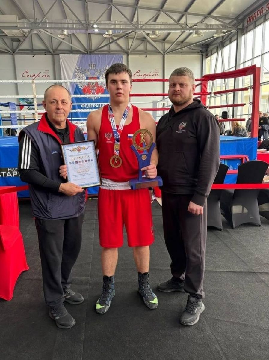 Представителям Орловской области присвоены звания мастеров спорта России по боксу и стрельбе из лука   newsorel ru fn 1780821 html Министерство спорта Российской Федерации в канун Нового года издало приказ о присвоении почетных спортивных званий Согласно документу в числе удостоенных звания мастер спорта России значатся представители Орловской области В дисциплине бокс звание присвоено Лукьянову Кириллу Романовичу в стрельбе из лука Давыдовой Дарье Серафимовне Приказ был издан в соответствии с Положением о Единой всероссийской спортивной классификации   Прислать новость Подписаться   Мы в MAX