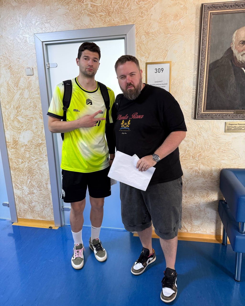 Блогеры Wylsacom, Ликс, Парадеевич и певец Limba выйдут в стартовом составе «Амкала» на матч в FONBET Кубке России  Об этом сообщается в соцсетях команды. Игра против «Кванта» начнется в 17:55. Трансляция – на Матч ТВ.  UPD: Wylsacom остался в запасе.       соцсети «Амкала»