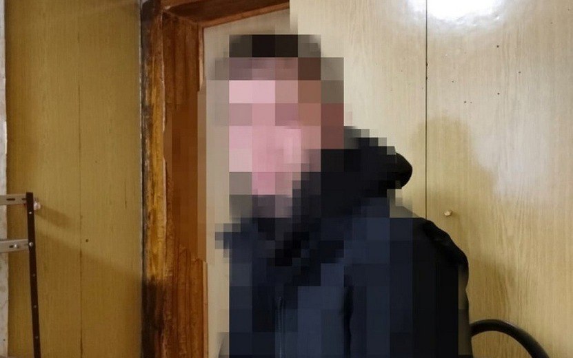 Поймали вандала Полицейские задержали мужчину, подозреваемого в разрушении фонтана на площади перед культурно-досуговым центром «Юбилейный» в поселке Яр. Его мотивы пока не раскрываются Фото: администрация Ярского района #Ижевск #Удмуртия