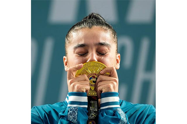 Гульшан Алимардонова стала первой чемпионкой мира по карате из Узбекистана Представительница сборной Узбекистана Гульшан Алимардонова стала обладательницей золотой медали на чемпионате мира по карате проходящем в Египте Об этом сообщает пресс служба Министерства спорта   English O zbek tilida Ўзбек тилида На русском iOS Android