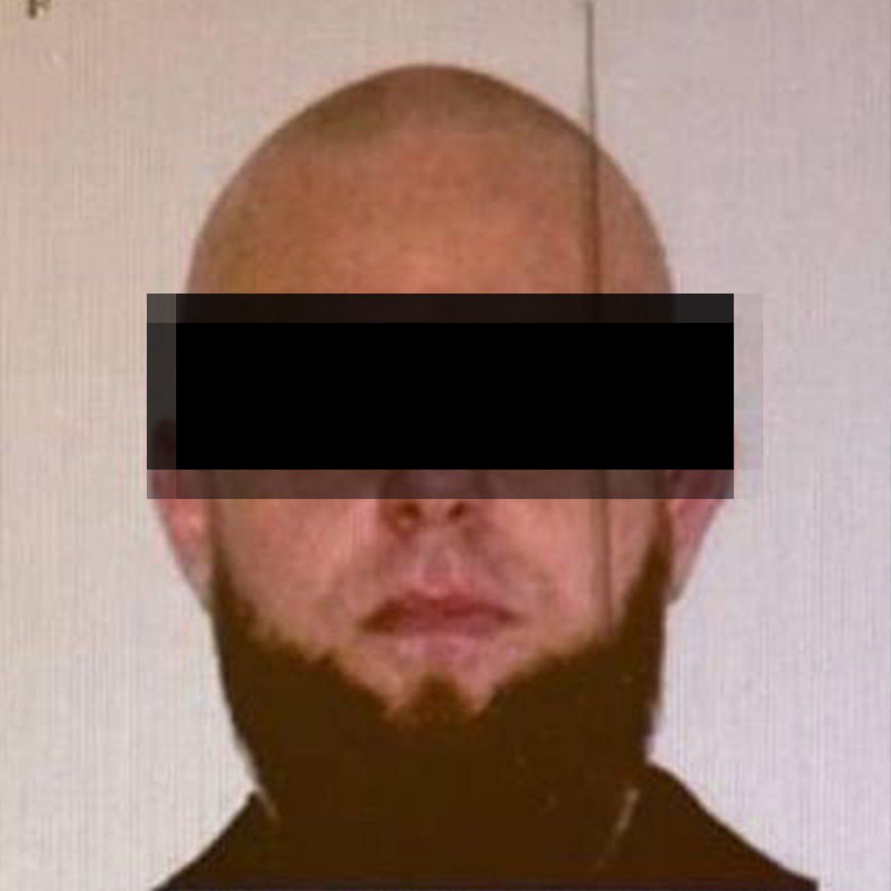 # Подозреваемый в серии рейдерских захватов и покушении на убийство задержан в Чечне Амирхан Юсупов находился в федеральном розыске. По данным следствия, он причастен к серии рейдерских захватов парковочных комплексов и коммерческих структур, включая БЦ «Манхэттен». Задержанный участвовал в криминальных конфликтах в Екатеринбурге и Свердловской области, считают следователи. Сейчас Юсупов в следственном изоляторе. Его обвиняют в покушении на убийство двух и более лиц в составе ОПГ. Предварительно, Амирхан Юсупов — давний оппонент Марселя Гасанова, у которого был отнят БЦ «Манхэттен». Обстоятельства дела и роль каждого из фигурантов выясняются. Фото: читатель .RU Новости из Екатеринбурга