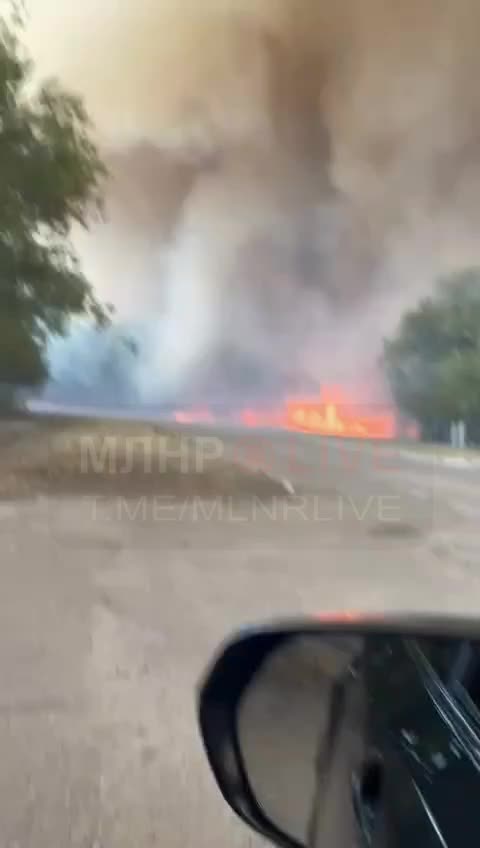 Пожар в Луганске: МЧС на месте происшествия