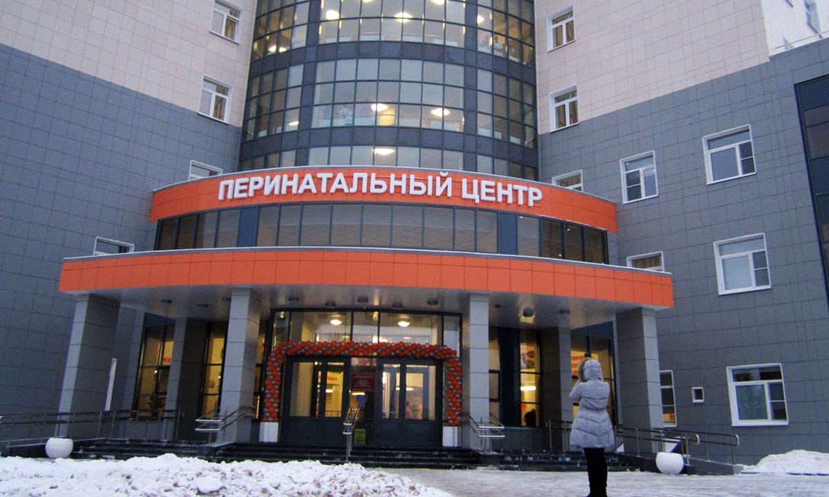 В Карелии студенткам повысят выплату за роды Предложено увеличить со 100 до 150 тысяч рублей единовременную выплату при рождении первого ребенка а при рождении второго и последующих детей выплачивать по 200 тысяч рублей Сегодня эту инициативу рассмотрит Комитет по здравоохранению и социальной политике ЗС РК далее вопрос будет вынесен на ближайшее заседание парламента Финансово поддерживать молодых мам до 25 лет которые учатся в вузах или колледжах в Карелии начали в 2025 году Единовременную выплату 100 тысяч рублей получили уже 44 женщины Все бы хорошо но вот недавно в Карелии беременная потеряла ребенка из за ошибки врачей Источник