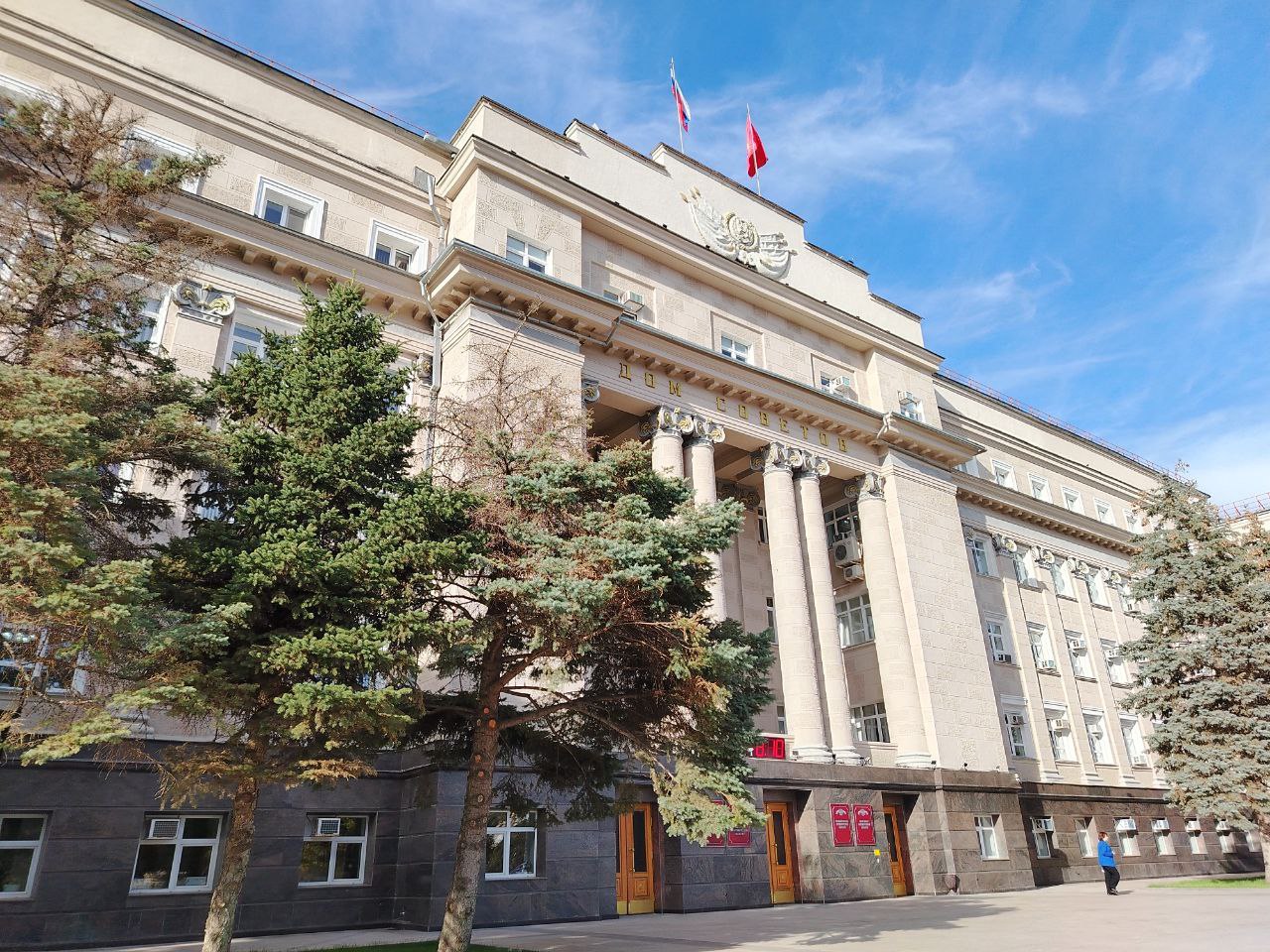 ОРТ Новости Оренбуржья В Оренбургской области создан демографический совет Соответствующий указ подписал губернатор Евгений Солнцев Новый совещательный орган займется улучшением демографической ситуации в регионе Его главные задачи повышение рождаемости укрепление института семьи и продвижение семейных ценностей Совет будет координировать работу органов власти муниципалитетов и общественных организаций в этой сфере а также готовить предложения по совершенствованию законодательства Возглавила совет вице губернатор по социальной политике Лариса Боярская В его состав вошли руководители профильных министерств и депутаты Подписывайтесь на ОРТ в подробнее на канале ОРТ Новости Оренбуржья