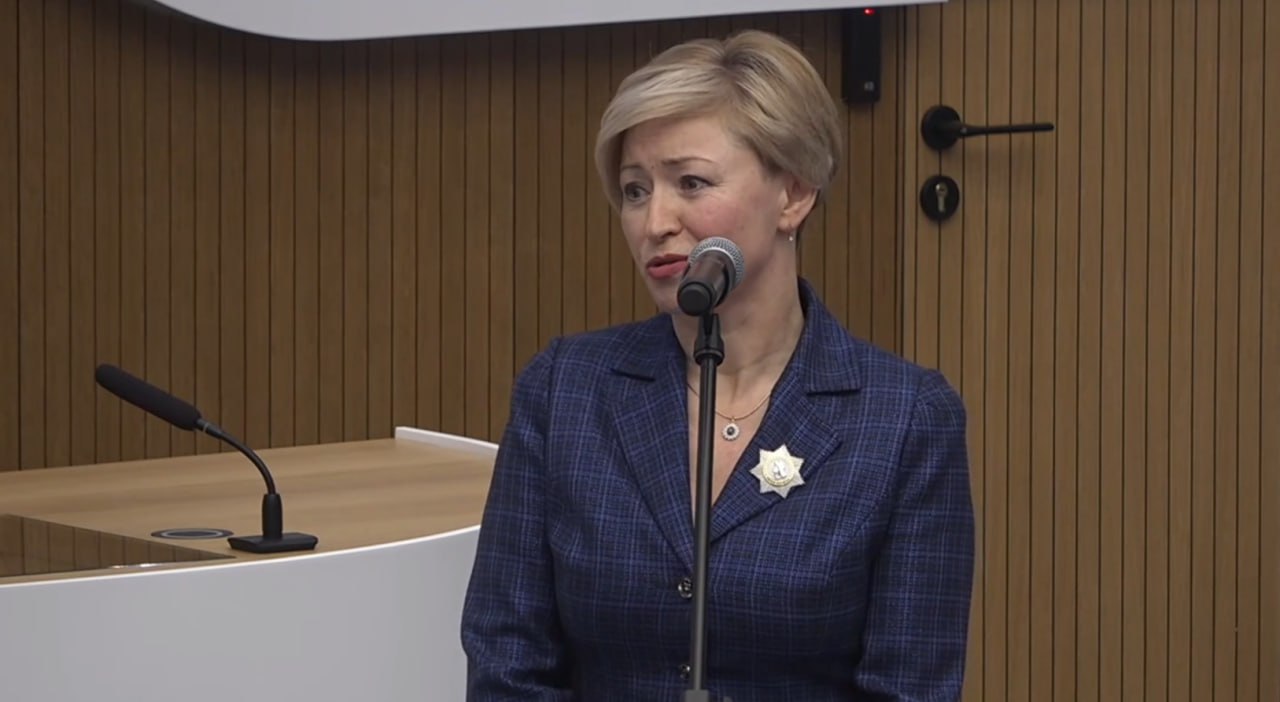 Я старалась изо всех сил министр труда Башкирии покидает свой пост спустя 15 лет работы Ленара Иванова переходит на работу в Курултай республики Ее место займет Ольга Кабанова Об этом стало известно в ходе оперативного совещания в ЦУРе Я благодарила Бога за работу которая дает возможность помогать людям Все эти 15 лет я старалась изо всех сил Я оставляю очень сильную работоспособную команду которая готова справиться с любыми поручениями прокомментировала Ленара Иванова В завершение своей речи Ленара Иванова попросила у всех прощения в преддверии православного праздника Подписаться на UTV в Tg VK Max