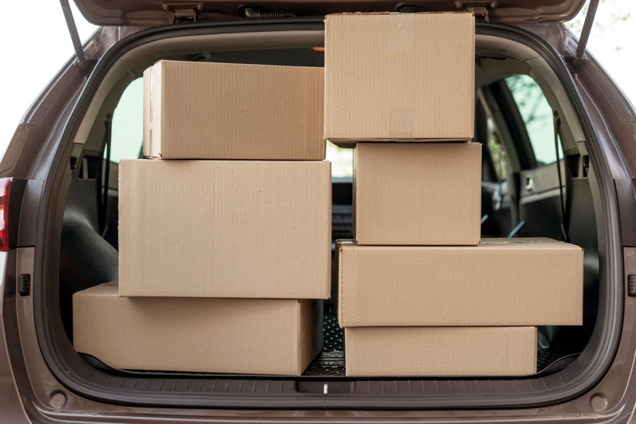 Авито Подработка: 74% компаний среднего и крупного бизнеса активно привлекали временных исполнителей за последний год В условиях динамичного рынка труда компании все чаще привлекают временных исполнителей, чтобы обеспечить гибкость в управлении ресурсами и адаптироваться к меняющимся условиям. Исследование Авито Подработки показало, что 74% компаний среднего и крупного бизнеса уже привлекают временных исполнителей, причем 63% планируют продолжать эту практику в ближайший год. Каждая пятая организация намерена увеличить долю временных исполнителей, особенно это характерно для среднего и крупного бизнеса, где спрос на временных исполнителей растет быстрее всего. ⏳ Микро и малый бизнес привлекают в среднем от 4 до 7 временных исполнителей в месяц, чаще на разовые задачи, такие как перевозка, погрузка или курьерские услуги. «Средний и крупный бизнес чаще выбирают временную занятость на регулярной основе 54% — например, на месяц с согласованным графиком 2/2 . Микро и малые предприятия чаще ищут специалистов на разовые задачи 50% . Временная занятость продолжает набирать популярность как гибкий инструмент управления рабочими ресурсами. Основные драйверы привлечения временных исполнителей в среднем и крупном бизнесе — оперативное закрытие форс-мажоров 49% , сокращение простоев 35% и оптимизация затрат 43% », — отмечает Сергей Яськин, директор Авито Подработки. #АвитоПодработка #Новости