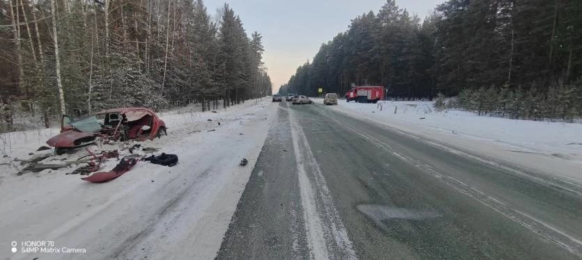 Два человека попали в больницу после ДТП на автодороге вблизи Миасса  В Челябинской области сегодня утром, 26 февраля, на 11 километре автодороги «Миасс – Карабаш – Кыштым» в столкновении автомобилей «Ниссан» и «Сузуки Свифт» пострадали два человека.  Как сообщили в пресс-службе Госавтоинспекции Миасса, дорожно-транспортное происшествие случилось в 7 часов 35 минут. Управлявшая автомобилем «Сузуки» 67-летняя женщина, выехала на «встречку», где столкнулась с «Ниссан Марч». За его рулём был 43-летний мужчина.  «По предварительным данным, в результате ДТП пассажир автомобиля Ниссан Марч, а также пассажир автомобиля Сузуки Свифт получили телесные повреждения, госпитализированы», – рассказали в отделе ГИБДД по городу Миассу.   Урал-пресс-информ