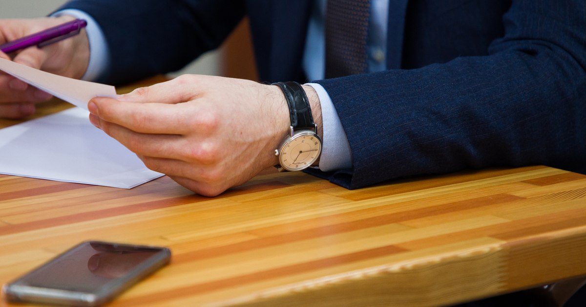 Экс президента Грузии Михаила Саакашвили выписали из клиники и вернули в тюрьму Саакашвили выписали потому что его самочувствие улучшилось Поскольку состояние здоровья осужденного Михаила Саакашвили удовлетворительное и он больше не нуждается в стационарном лечении он был выписан из клиники гражданского сектора и возвращён в пенитенциарное учреждение 12 где продолжит отбывать наказание по общему правилу гласит заявление медиков Грузинский политик находился в клинике с мая 2022 года Его госпитализировали после голодовки которую Саакашвили объявил во время тюремного заключения