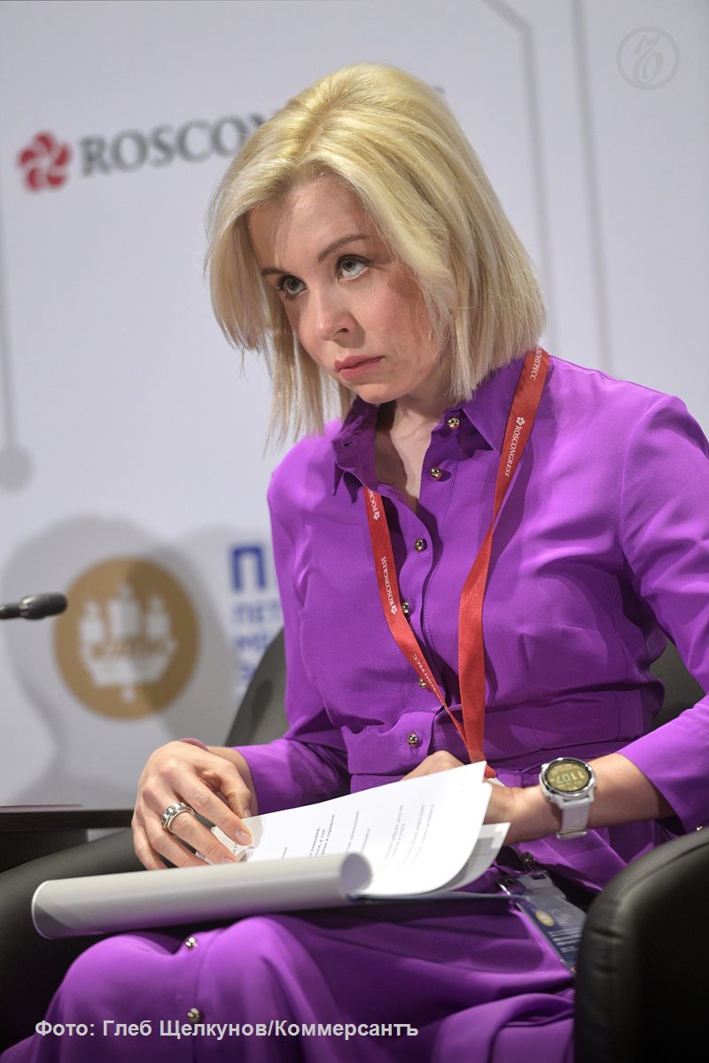 У регуляторов и участников рынка сформировался запрос на предсказуемость экологической политики АНО ЦСПИ Экология направила в органы власти в том числе в правительство Совет федерации Госдуму и Минприроды ежегодную общественную резолюцию одним из предложений которой стала разработка закона Об экологическом контроле надзоре Со схожим предложением к президенту обратилась глава Росприроднадзора Светлана Радионова На встрече с Владимиром Путиным она сообщила что за последние пять лет были приняты свыше 300 нормативных документов которые было бы неплохо кодифицировать Для бизнеса принятие систематизирующего законодательного документа будет означать предсказуемость и снижение административных рисков для государства прозрачность и эффективность регулирования сегодня число разрозненных нормативных актов в этой сфере превышает 1 тыс Подробнее в материале Ъ Подписывайтесь на Ъ Оставляйте бусты