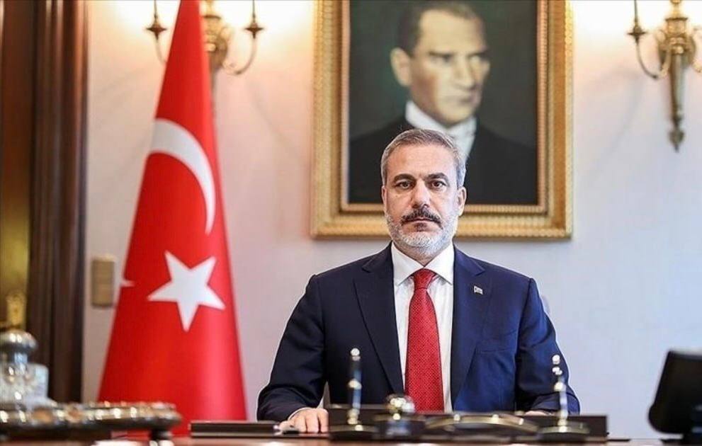 Справедливое постоянное и устойчивое урегулирование кипрского вопроса на основе реалий острова возможно только путем признания неотъемлемых прав суверенного равенства и равного международного статуса турок киприотов равноправных владельцев острова Об этом говорится в сообщении министра иностранных дел Турции Хакана Фидана размещенном в социальной сети турецкой платформы NSosyal по случаю 42 й годовщины со дня основания Турецкой Республики Северного Кипра ТРСК Турецкий министр поздравил с 42 й годовщиной провозглашения ТРСК созданного турками киприотами ценой огромных жертв и борьбы