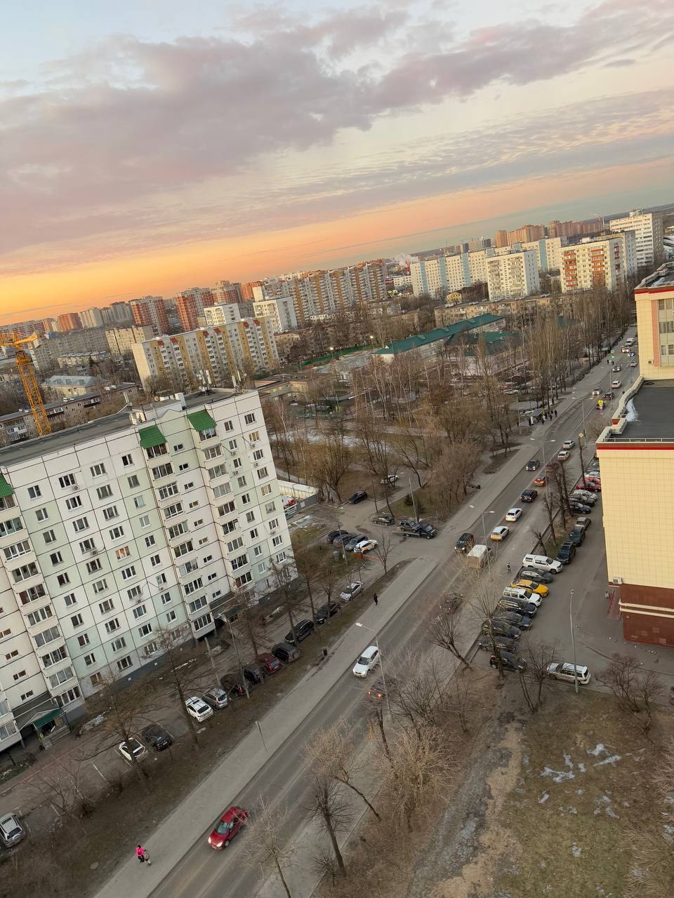 В Москве полностью сошел снежный покров.   Синоптики сообщают о полном исчезновении снежного покрова в столице, сегодня он составляет 0 сантиметров. Единственный район, где снег минимально сохранился, Тушино. Там его высота остается на уровне 3 сантиметров.