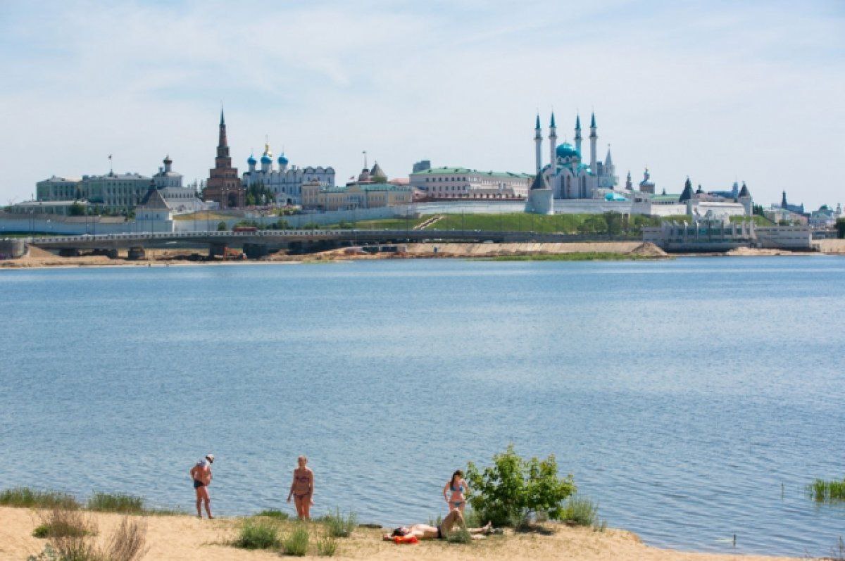 Только на два пляжа в Казани соответствуют нормам. Это «Озеро глубокое» и «Комсомольский», сообщает Роспотребнадзор по РТ Всего на сегодня в Татарстане 12 из 27 пляжей получили санитарно-эпидемиологические заключения.