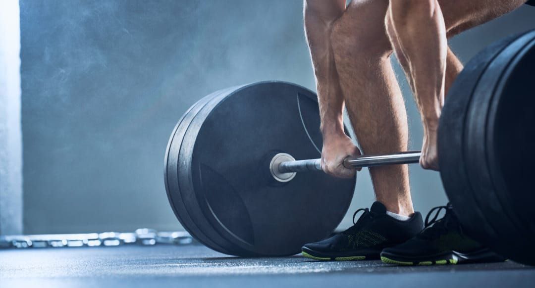 Европейская федерация тяжелой атлетики лишила Польшу права проведения юниорского ЧЕ 2026 из за проблем с визами для россиян Такое решение было принято из за отказа Польши предоставить необходимые гарантии для получения виз спортсменам из России и Белоруссии Новым местом проведения турнира выбрана Албания Соревнования пройдут в октябре