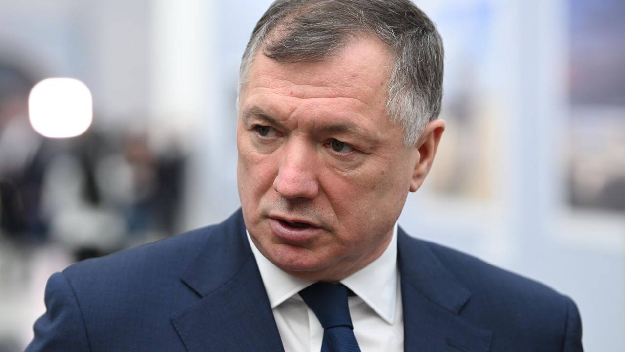 Марат Хуснуллин Вступил в силу упрощённый порядок получения заключения госэкспертизы для застройщиков С 1 сентября 2025 года вступили в силу изменения в процедуре государственной экспертизы проектной документации утверждённые постановлением Правительства Новые нормы позволят сократить административную нагрузку на застройщиков и ускорить реализацию инвестиционно строительных проектов Об этом сообщил Заместитель Председателя Правительства Марат Хуснуллин Правительство продолжает системную работу по устранению избыточных административных барьеров в строительной отрасли Принятые решения позволяют упростить процедуру прохождения государственной экспертизы сделать её более прозрачной и сократить сроки реализации проектов Для застройщиков исключается предоставление семи видов документов что снизит нагрузку на бизнес и ускорит получение разрешительной документации Это очередной шаг в улучшении бизнес климата в строительной отрасли Совершенствование нормативной базы в сфере строительства важная часть работы по ускорению темпов жилищного строительства и повышению качества работы стройотрасли сказал Марат Хуснуллин Вице премьер добавил что появилась возможность вносить изменения в заявление на проведение государственной экспертизы и устранять технические ошибки в заключениях госэкспертизы Также оптимизирована процедура дополнительного продления сроков проведения экспертизы При этом расширяется перечень сведений реестра доступных бесплатно в интернете для всех заинтересованных лиц Также с 1 сентября вступило в силу постановление Правительства которое устанавливает правила консервации объектов строительства Её проводят для приостановки строительных работ более чем на шесть месяцев Решения о консервации объектов капитального строительства государственной муниципальной собственности строительство реконструкция которых осуществляется полностью или частично за счёт средств федерального бюджета будут приниматься Правительством России объектов государственной собственности субъекта высшими исполнительными органами субъектов объектов муниципальной собственности местными администрациями Для частных объектов сохраняется прежний порядок решения принимает застройщик ассоциацияцентризыскания сроцентрпроектирования инженерныеизыскания проектирование proektirovschiki izyskateli sro ciz ru sro cp ru izyskateli info