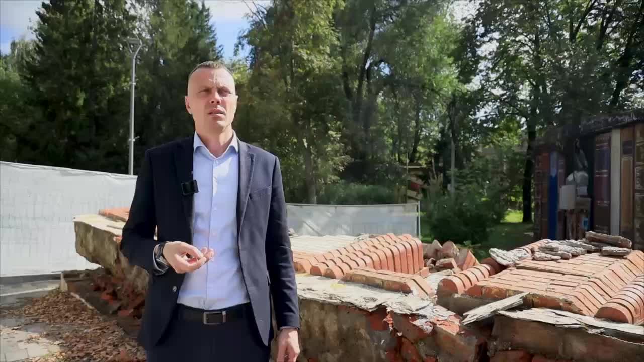 В Химках снесли мозаичную стену в парке Толстого: комментарий заместителя главы