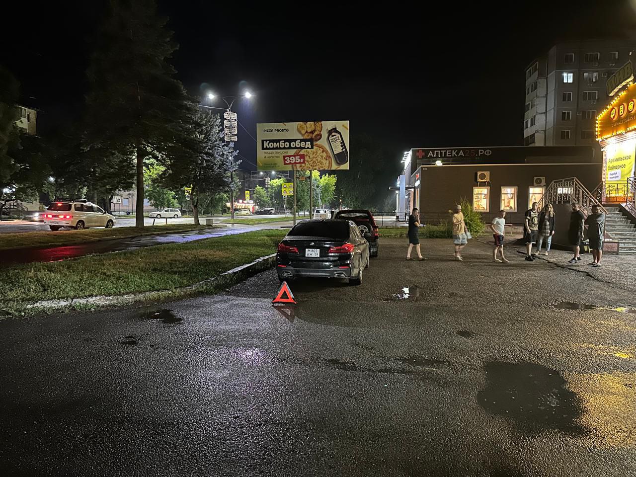 Госавтоинспекция МО МВД России «Арсеньевский» сообщает В период с 14 по 20 июля на обслуживаемой территории зарегистрировано 170 административных правонарушений за нарушение правил дорожного движения: - управление транспортным средством в состоянии опьянения - 8 - водитель лишенный, либо не имеющий права управления - 18 - нарушение ПДД пешеходом или пассажиром - 10 - не выполнение требования уступить дорогу пешеходу - 9 - выезд на полосу, предназначенную для встречного движения - 2 - проезд на запрещающий сигнал светофора - 1 - нарушения правил перевозки детей – 15. Всего зарегистрировано 5 ДТП, пострадавших нет. 18 июля сотрудники ГИБДД провели профилактический рейд по предупреждению и выявлению нарушений по перевозке несовершеннолетних. В ходе рейда выявлено 8 нарушений. Уважаемые водители! Если в салоне транспортного средства находится ребенок, позаботьтесь о его безопасности!