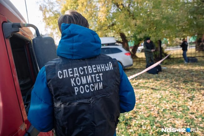 Один человек пропал после инцидента на шахте «Шерегешская» в Кузбассе В пресс-службе кузбасского Следкома, что возбуждено дело о нарушении требований промбезопасности на шахте «Шерегешская». При подготовке к проведению работ по добыче руды произошел самопроизвольный выброс воды с глиной в забой. По предварительной информации, в выработке может находиться один человек, — сообщает ведомство. Вместе с тем прокуратура Кузбасса уточняет, что расследование дела по ст. 217 УК РФ нарушение требований промышленной безопасности опасных производственных объектов взято на контроль ведомства. ⏹ Подписаться Прислать новость