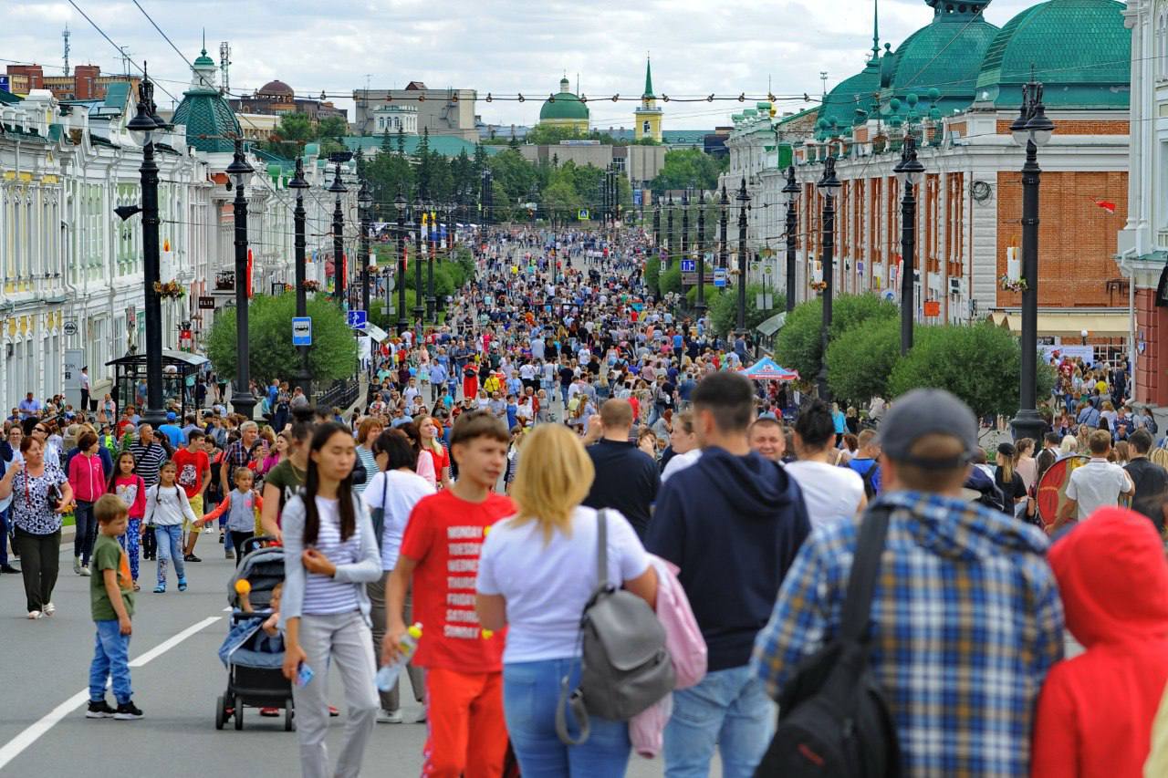 Любинский проспект в Омске станет пешеходной зоной уже в эти выходные. С 16 мая и до конца лета, каждую пятницу с 20:00 до 20:00 воскресенья, по распоряжению губернатора Виталия Хоценко, главная улица Омска будет закрыта для автомобилей. Участок от площади Победы до улицы Партизанской будет полностью доступен для пешеходов. Подписаться \ Прислать новость