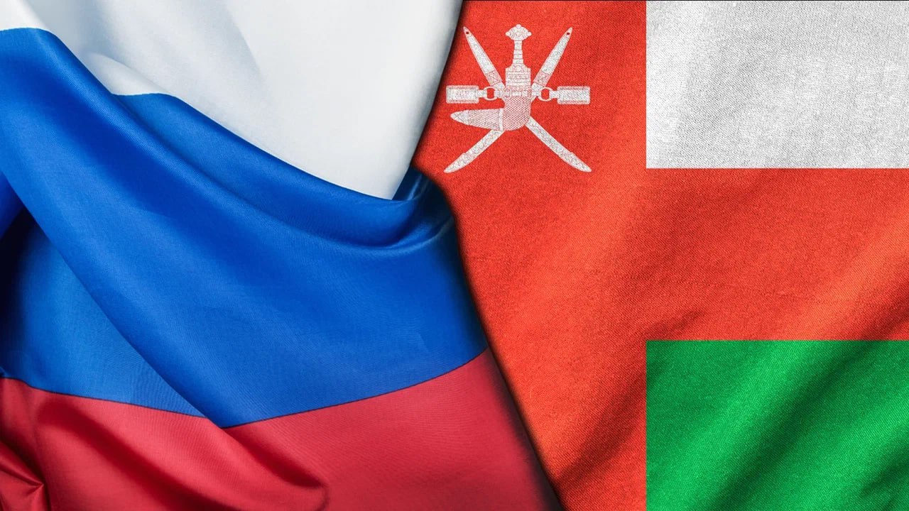 31 октября заместитель Министра иностранных дел России С В Вершинин принял Посла Султаната Оман в Российской Федерации Хамуда Бен Салема Аль Тувайха по его просьбе В ходе состоявшейся беседы были рассмотрены ключевые направления дружественного российско оманского сотрудничества с акцентом на необходимость дальнейшего поступательного развития торгово экономического и культурно гуманитарного взаимодействия Отмечено что за 40 лет с момента установления дипломатических отношений между Россией и Оманом 26 сентября 1985 года были достигнуты значительные результаты наглядным подтверждением которых стал состоявшийся 22 апреля 2025 года первый в истории двусторонних отношений государственный визит Султана Омана Хейсама Бен Тарека Аль Саида в Российскую Федерацию и его встреча с Президентом России В В Путиным О 40 й годовщине установления дипотношений между Россией и Оманов РоссияОман