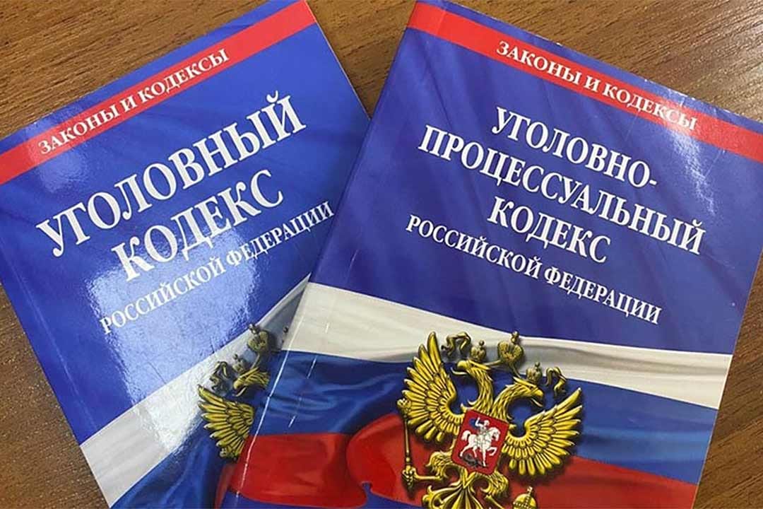 Сотрудниками ГУ МВД России по СКФО выявлен факт хищения лекарственных препаратов бывшей сотрудницей одного из медицинских учреждений города Нальчика   Сотрудниками 3 ОРЧ ГУ МВД России по СКФО изобличена противоправная деятельность бывшей медицинской сестры одного из медучреждений города Нальчика Кабардино-Балкарии, похитившей лекарственные препараты на сумму свыше 8,5 млн рублей.   В результате оперативно-розыскных мероприятий полицейскими установлено, что злоумышленница с января 2021 года по август 2023 года, используя служебное положение и имея доступ к дорогостоящим медикаментам, подлежащим обязательному учету, внесла в учетно-отчетные документы заведомо ложные сведения о необходимости получения лекарственных препаратов, якобы выписанных врачами для больных, проходящих лечение в стационарных условиях. В последующем гражданка распорядилась похищенными лекарствами по своему усмотрению, причинив тем самым медучреждению ущерб в особо крупном размере.   В отношении фигурантки СУ Управления МВД России «Нальчик» возбуждено уголовное дело по признакам преступления, предусмотренного ч. 4 ст. 160 УК РФ «Присвоение или растрата». Расследование продолжается.