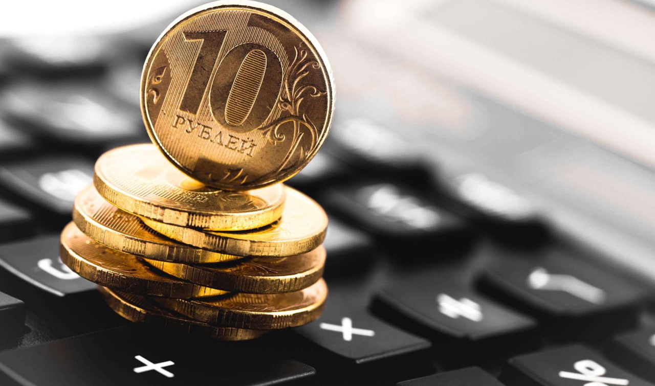 За ноябрь дефицит федерального бюджета вырос на 86 млрд рублей Он достиг 4 3 трлн рублей это составляет 2 ВВП Минфин сохраняет прогноз по уровню дефицита в 2025 году на уровне 2 6 ВВП а структурного первичного баланса на уровне 1 3 ВВП Объем доходов бюджета в прошлом месяце составил 32 9 трлн рублей что на 10 выше показателя октября В частности ненефтегазовые доходы федерального бюджета составили 24 8 трлн рублей 10 7 месяц к месяцу а нефтегазовые доходы 8 02 трлн рублей 8 3 По предварительной оценке объем расходов федерального бюджета также показал рост в 8 до 37 1 трлн рублей Основной дефицит в ноябре оценивается в 86 млрд рублей fatcat18