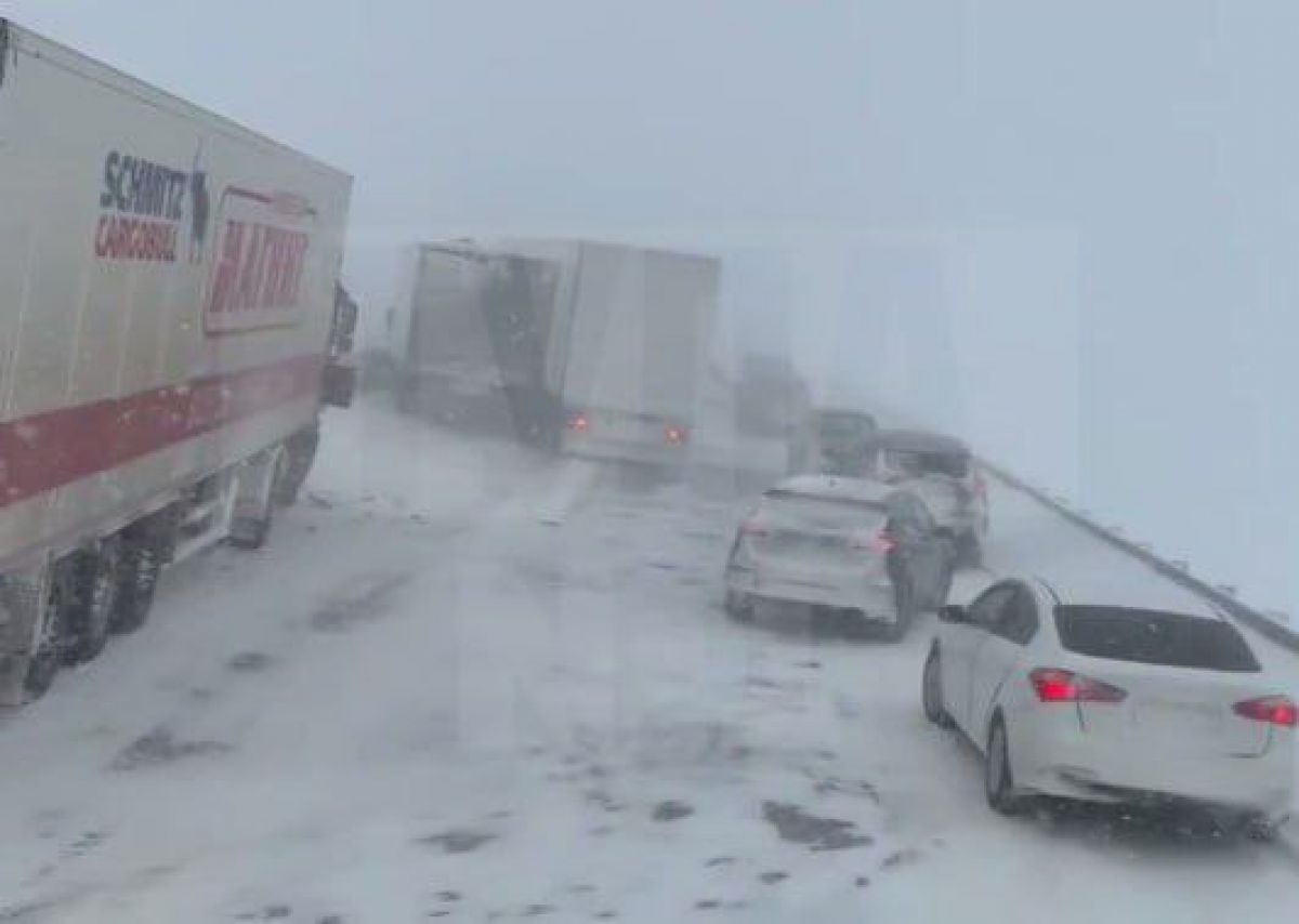 На трассе М 4 Дон в Киреевском районе столкнулись две фуры Движение осложнилось   newstula ru fn 1803783 html На трассе М 4 Дон из за аварии образовалась огромная пробка Узнайте где именно произошло ДТП и какие последствия у затора   Прислать новость Подписаться   Мы в MAX