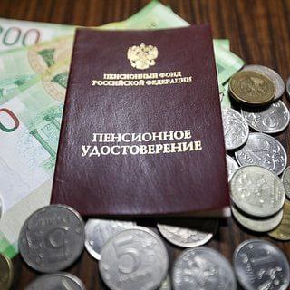 Минфин разработал новую программу долгосрочных сбережений, которая предполагает, что родители смогут инвестировать в пенсию ребенка до его совершеннолетия, при этом получая налоговые вычеты от государства. То есть государство как бы сразу показывает, что будущим поколениям самим на пенсию заработать не выйдет. Охереть, чо. Riddle