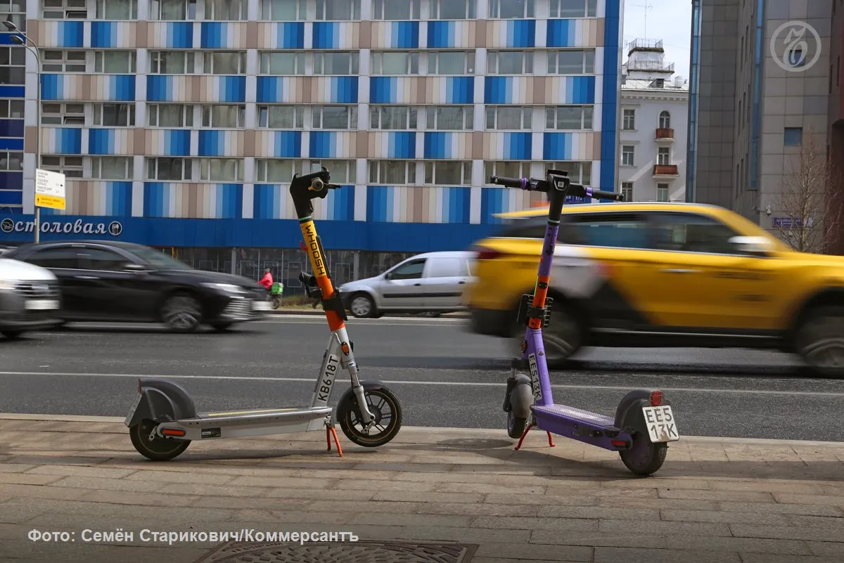 С начала года в РФ произошло 145 аварий с участием электросамокатов Это на 5 больше чем за январь март 2025 года В них ранено 154 человека погибло трое Больше всего таких ДТП зафиксировано в Краснодарском крае и Москве Подавляющее большинство аварий произошло из за нарушений правил катающимися говорится в отчете ГИБДД Основная часть происшествий попавших в статистику была с участием именно частных электросамокатов предполагает директор Ассоциации операторов микромобильности Ксения Эрдман Подписывайтесь на Ъ в Telegram в MAX Оставляйте бусты