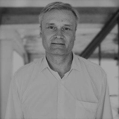 От тяжелой болезни на 65 м году жизни скончался бывший министр спорта Иркутской области мастер спорта СССР международного класса по легкой атлетике Павел Александрович Богатырев Он родился в Челябинске а после занимался легкой атлетикой в Иркутске и выступал за Советскую Армию и добровольное спортивное общество Локомотив В 1991 году окончил Омский государственный институт физической культуры когда и закончил свою спортивную карьеру Павел Александрович около 15 лет посвятил развитию физической культуры и спорта в Иркутской области созданию новых объектов и проведению спортивно массовых мероприятий Работал в спортивной школе олимпийского резерва на разных должностях в минспорта и в 2022 году был назначен министром За годы жизни он был отмечен наградами разного уровня Дума города Иркутска соболезнует родственникам близким и коллегам Павла Богатырева Светлая память
