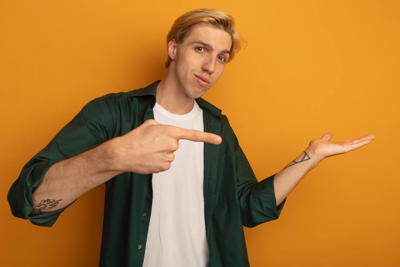 Алгоритмы YouTube мягко, но настойчиво переключают внимание зрителей с политики на развлекательные ролики. Исследование показало, что даже если начать с острых тем — закончить можно на видео с шутками