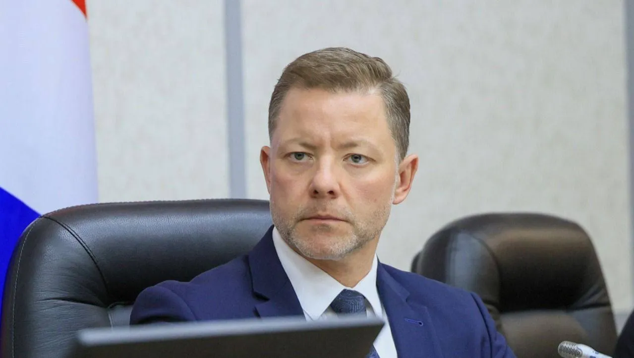 Волошко Приморье один из лидеров по поддержке участников СВО и их семей В Приморском крае на заседании Совета председателей представительных органов обсудили меры поддержки участников СВО и их семей По словам председателя Заксобрания Антона Волошко регион сохраняет позиции одного из лидеров по количеству действующих льгот и программ Власти отметили что в крае расширили круг получателей поддержки в него включили сотрудников Росгвардии и военнослужащих участвовавших в защите приграничных территорий Также действуют меры по предоставлению земельных участков налоговые льготы и бесплатная юридическая помощь Отдельно принят закон о квотировании рабочих мест для ветеранов боевых действий По данным правительства региона на поддержку участников СВО и их семей уже направили около 41 млрд рублей В крае также введена должность уполномоченного по взаимодействию с участниками СВО а программы помощи и реабилитации продолжают расширять В официальном телеграм канале ЗС ПК на его страницах в Одноклассниках и ВКонтакте депутаты действующего седьмого созыва рассказывают о своей деятельности Посмотреть видео с комментариями народных избранников можно и на RUTUBE Мы в МАХ vmfareast