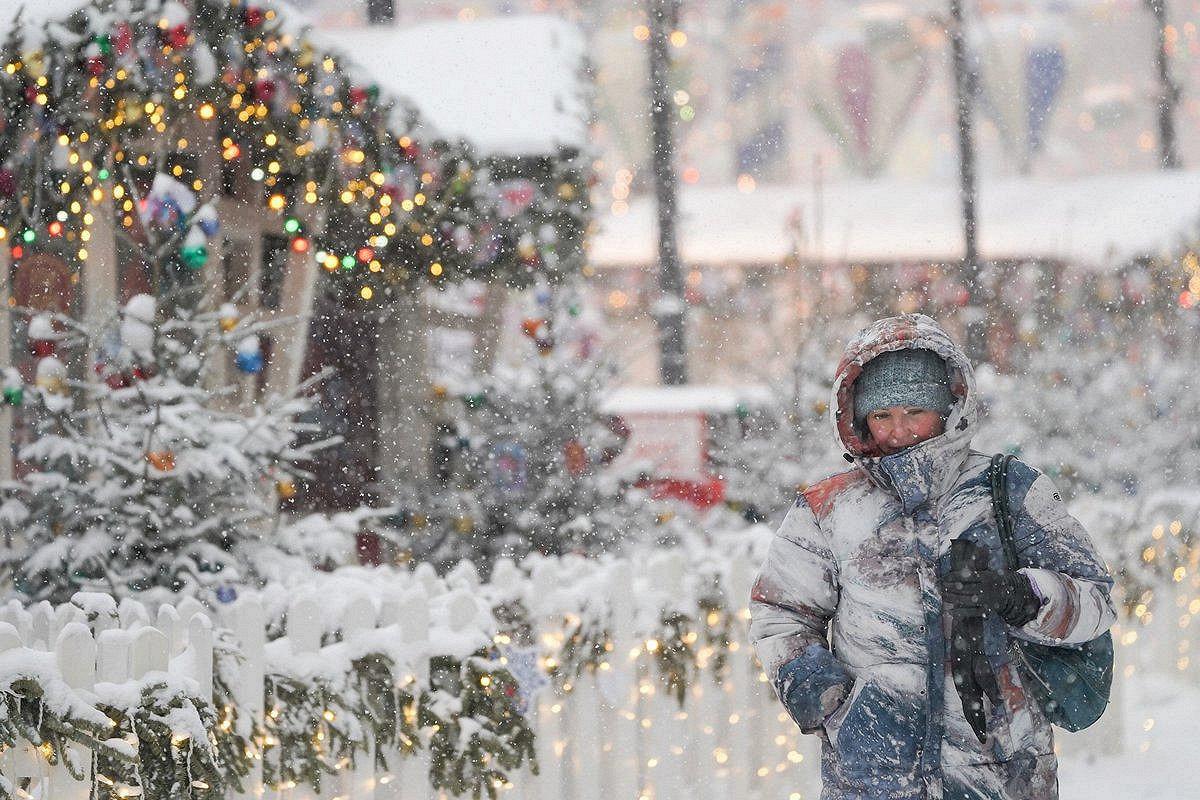 Ночь с 15 на 16 января в Москве стала самой холодной за две недели Температура на метеостанции ВДНХ опустилась до 12 1 градусов холоднее в этом году было только 2 января Пик наступающей холодной волны в Москве придется на выходные ночные температуры приблизятся к отметке 20 градусов Уже в понедельник морозы заметно ослабеют Больше новостей в Daily News