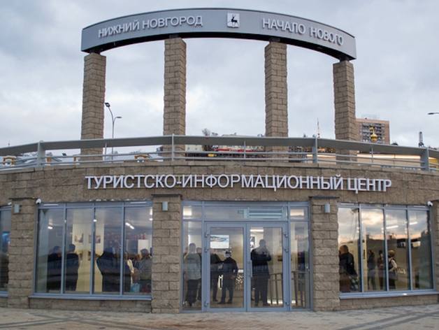 Руководителей нижегородского Агентства гостеприимства обвинили в растрате Директора АНО Агентство гостеприимства Нижегородской области Наталью Миронченко и ее заместителя Марию Мурванидзе обвиняют в присвоении или растрате по ч 4 ст 160 УК РФ Об этом пишет Ъ Приволжье Руководителей отправили под домашний арест до 18 апреля 2026 г включительно  Им предъявили обвинение в хищении средств организации путем их растраты в пользу третьих лиц  В пресс службе правительства Нижегородской области сообщили что АНО Агентство гостеприимства Нижегородской области продолжает осуществлять свою уставную деятельность в штатном режиме Деловой квартал НН