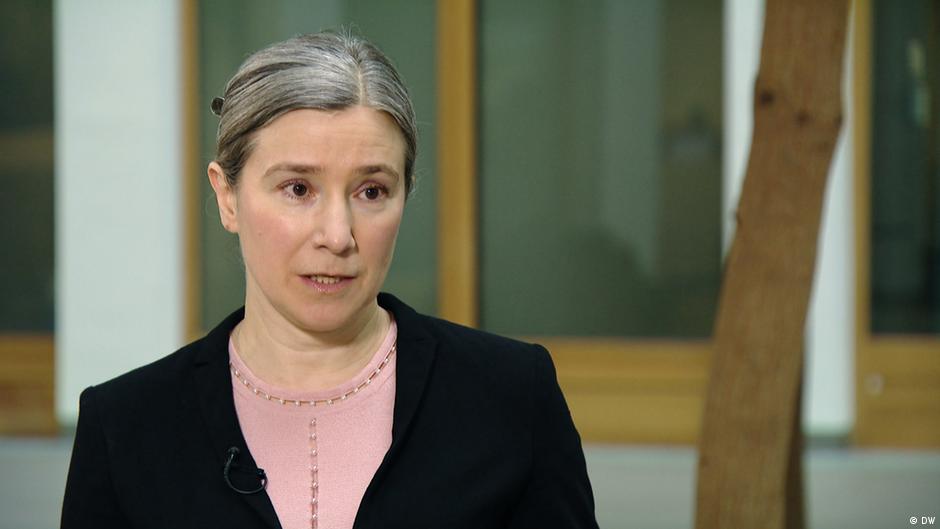 Иноагентку Екатерину Шульман внесли в реестр террористов и экстремистов Росфинмониторинг внес в список террористов и экстремистов бежавшую из России Екатерину Шульман В марте 2025 года МВД объявило ее в розыск по каким статьям ее подозревали неизвестно Помимо Шульман в список попал предприниматель Борис Зимин в России признаны иноагентами Подписывайся на Голос страны